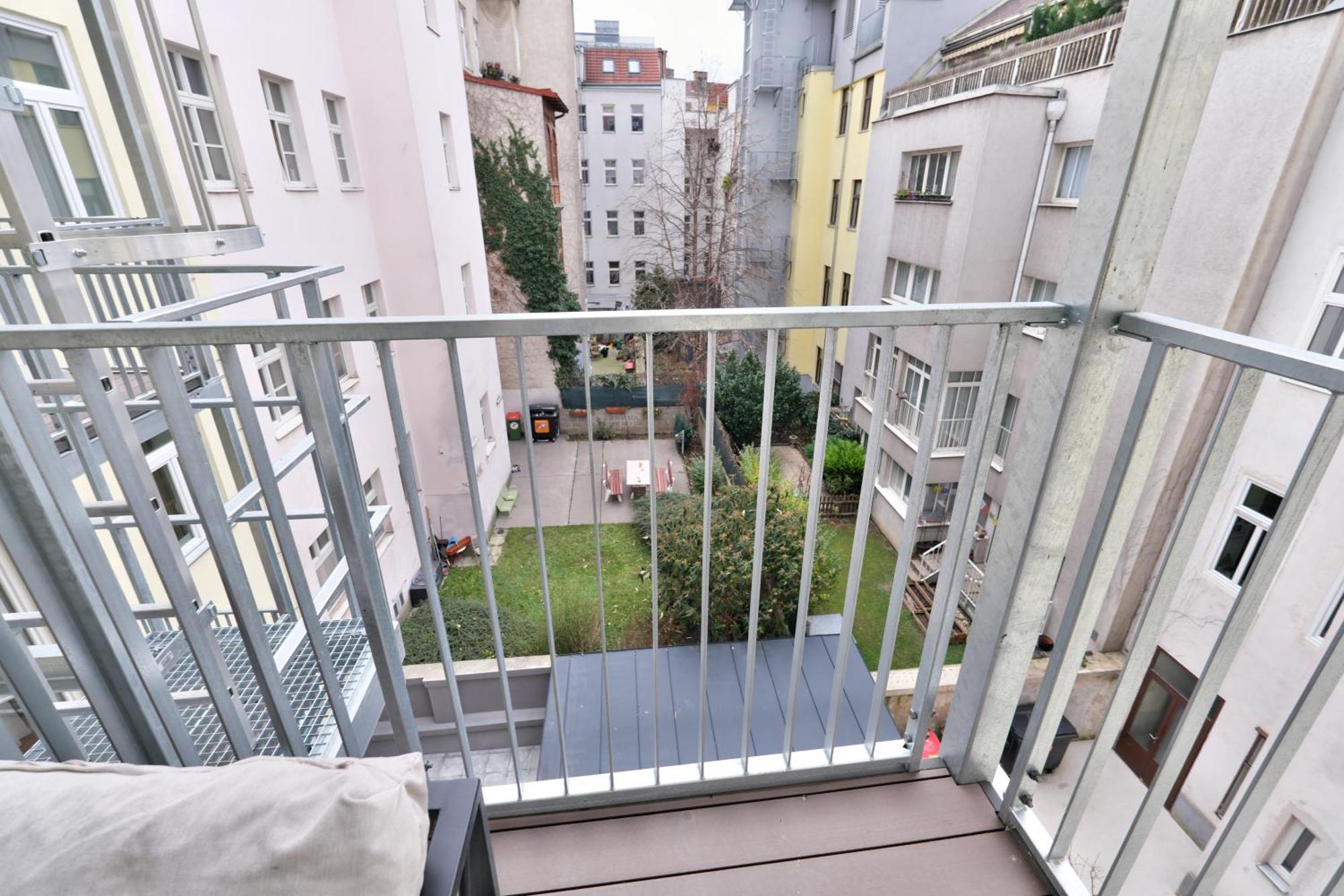 Vienna Lotus Apartments Экстерьер фото